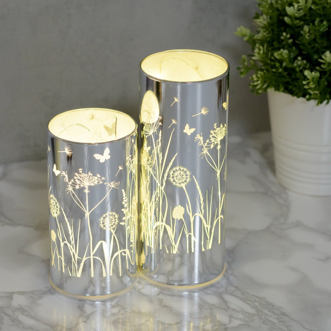 Glass Flower Design LED Light Tube 20cm A stunning and elegant monochrome 20cm LED light tube from HESTIA®'s Silver Luxe collection.