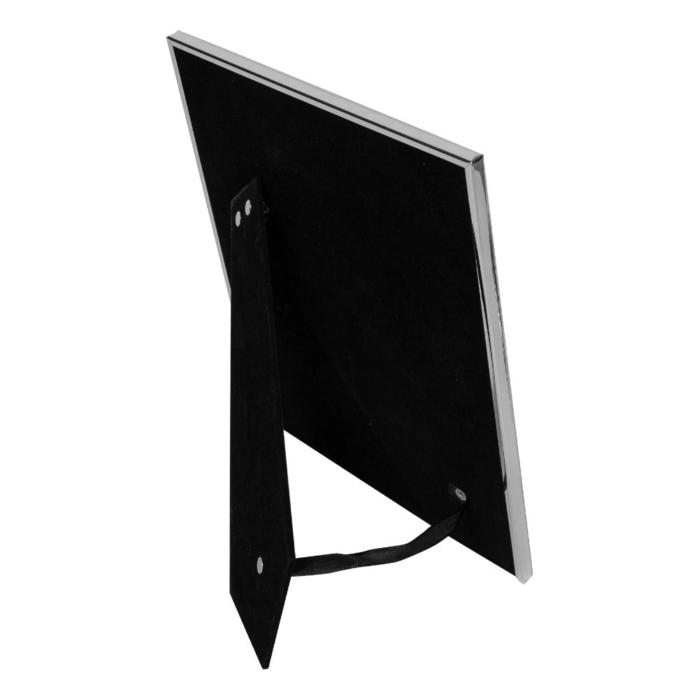 Impressions Silver Plated Photo Frame Beaded Edge 4" x 6" An elegant silver plated photo frame with scalloped edge and beaded aperture border. From IMPRESSIONS® - let your photos speak their thousands words.