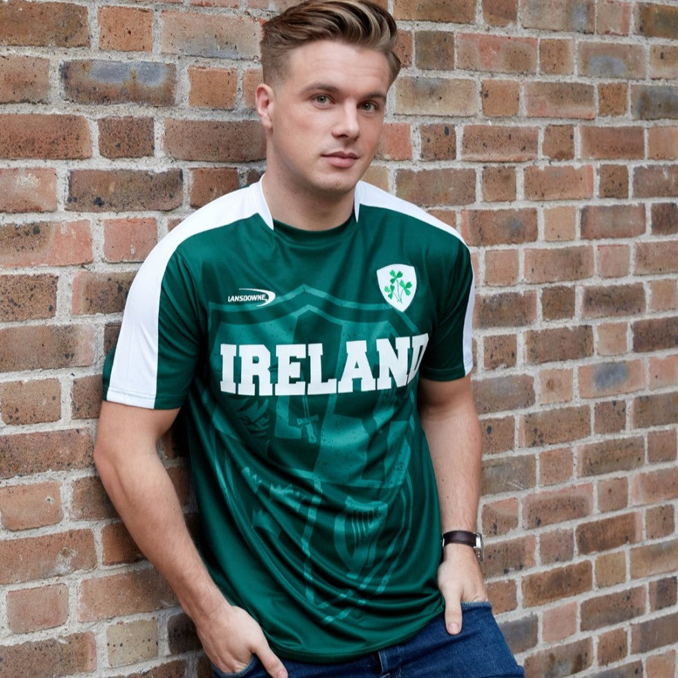 Lansdowne Ireland Adults Bottle Green Sublimated Top This bottle green sublimated top is part of the Lansdowne Sports Official Collection. This sporty top has Ireland's Four Province crest sublimated within the top itself. It also features a shamrock badge and embroidered logo. - Lansdowne Sports Official Collection - Adults fit - Green