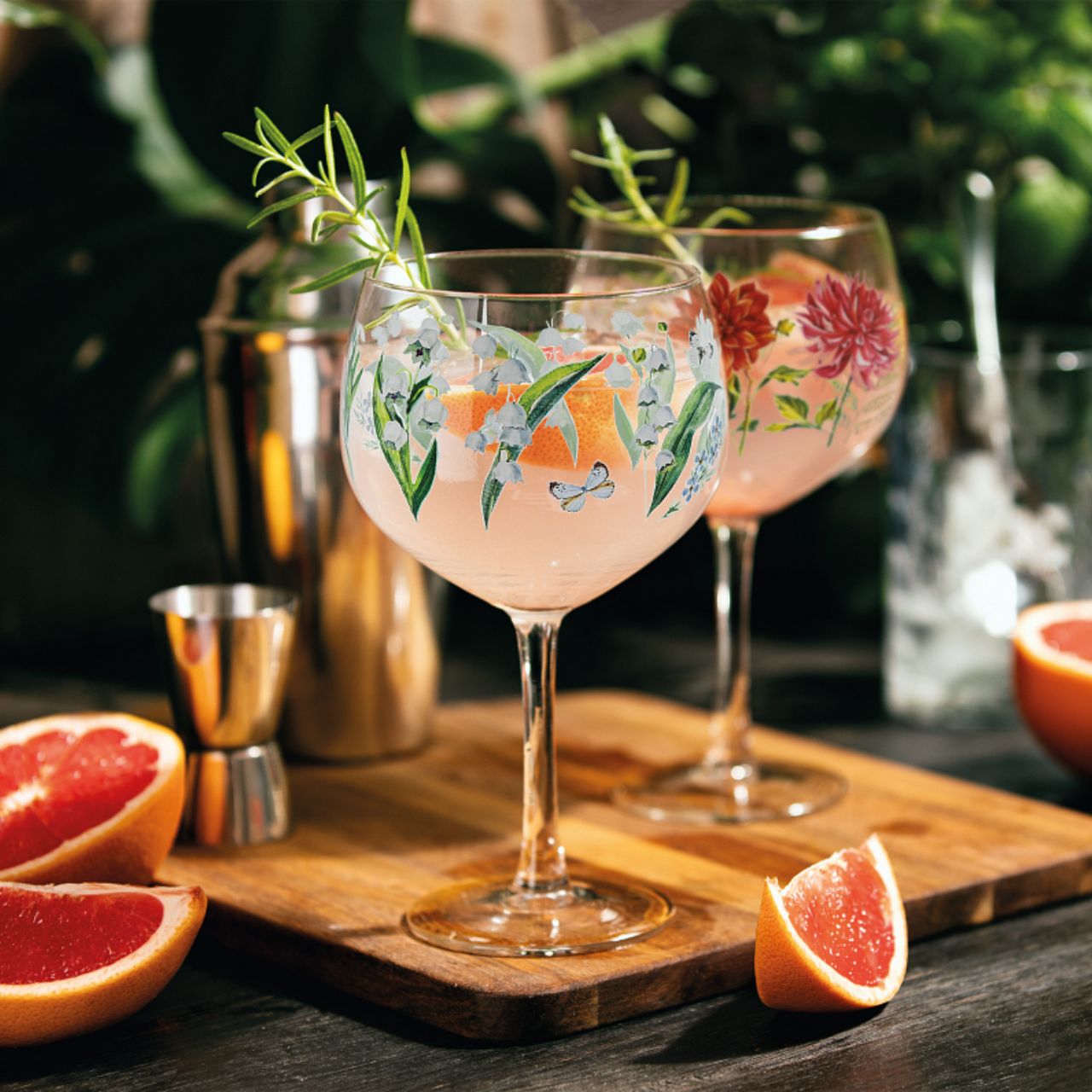 Ginology Lily of the Valley Copa Gin Glass Lily of the Valley represents youth and purity, but mainly happiness making our Lily of the Valley Copa Gin glass a great gift for a loved one, a pick me up gift, birthday or Christmas gift. This can be for all recipients including friend, sister, auntie, mother, grandmother.