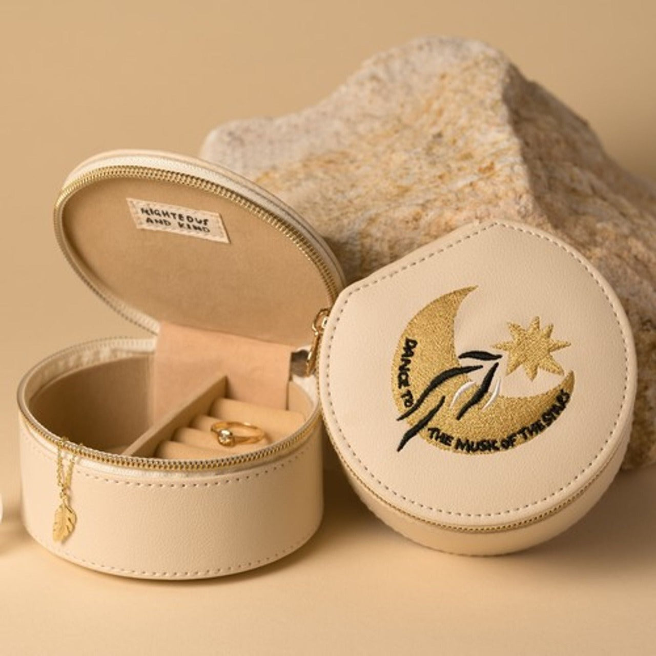 Righteous & Kind Jewellery Box This pretty faux leather jewellery box would make a fashionable gift for any loved one. Whether for friends, family, or partners, gift them this stylish and safe place to store their jewellery.