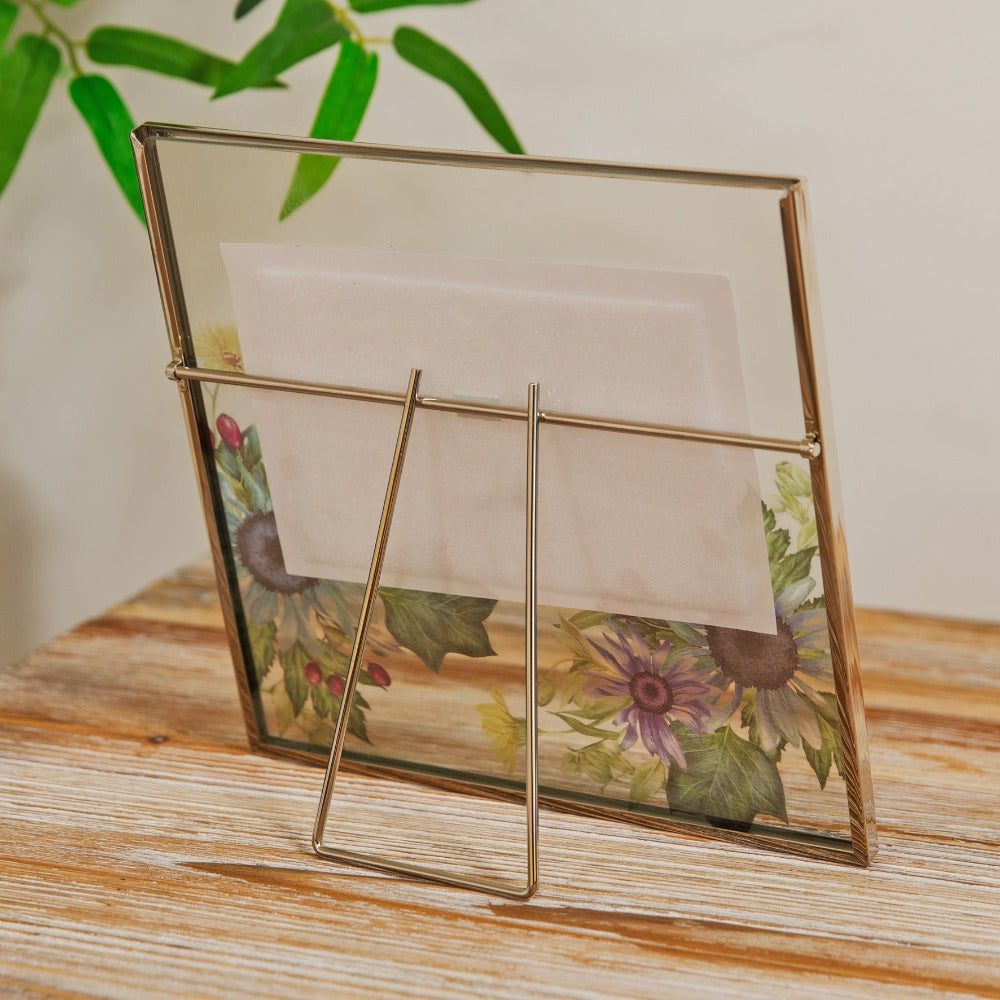 Silver Plated Floral Print Glass Photo Frame 6" x 4" An elegant silver-plated photo frame with floral print glass. From the Nature Trail collection by HESTIA® - bring some subtle Spring vitality to your home.
