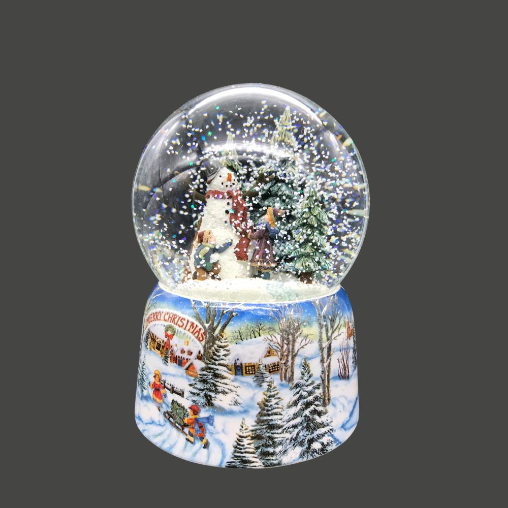 Snow Globe Snowman Featuring festive scenes and characters, add charm and personality to your home this Christmas with our fabulous snow globes Snowman snow globe turns to the melody “Leise rieselt der Schnee” Measures: 10 x 14.5 cm