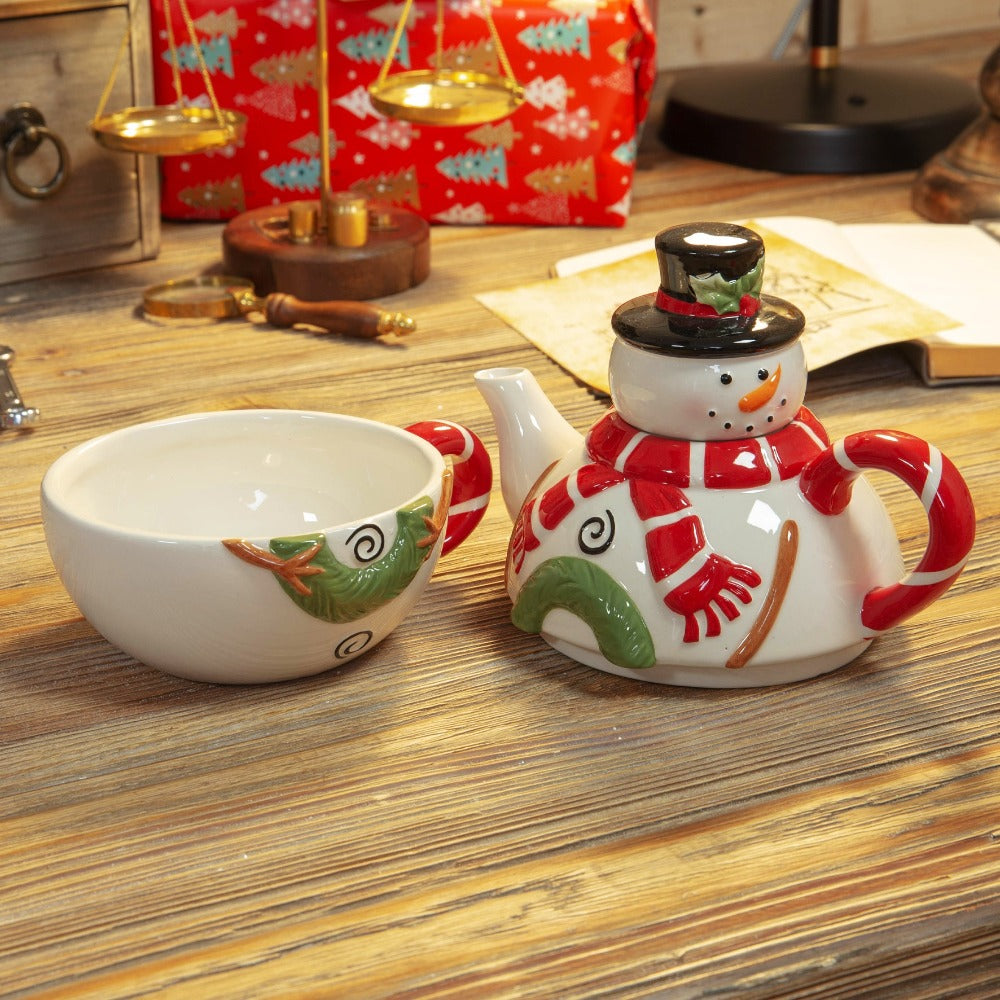 Snowman Teapot & Cup Give the tea lover in your life the perfect festive gift with this adorable earthenware snowman teapot and tea cup set. From the North Pole Novelties Co. by Santa's Workshop - the one stop shop for Christmas cheer!
