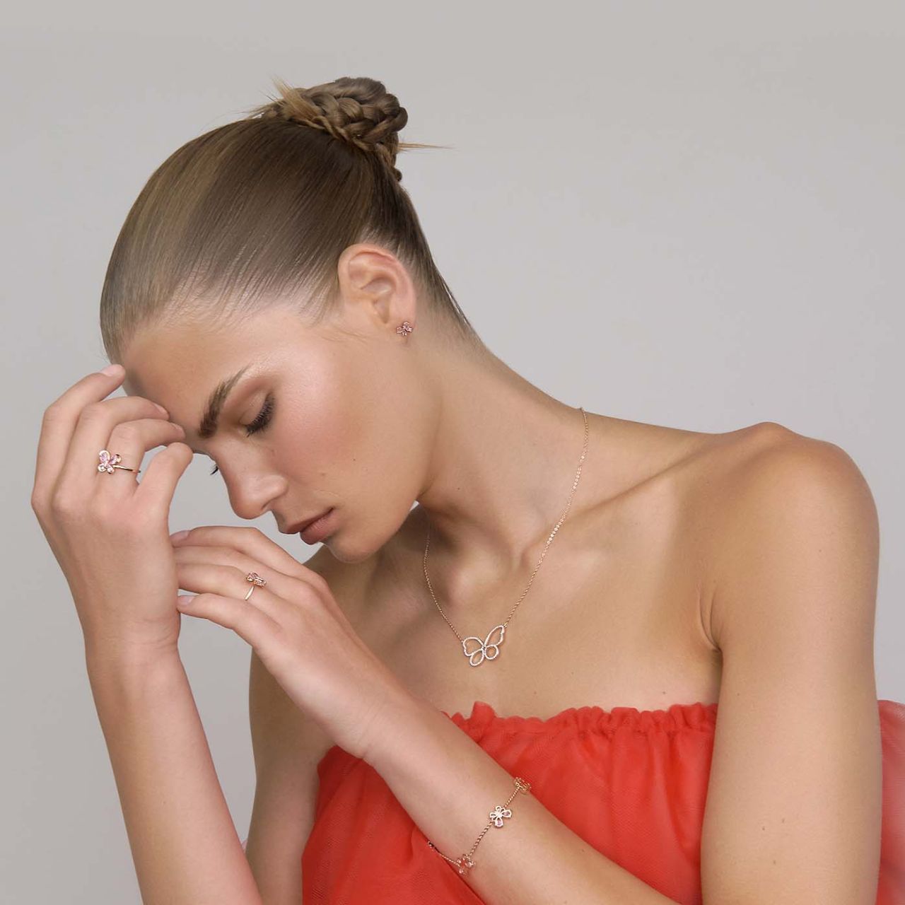 Tipperary Crystal Butterfly Rose Gold Charm Bracelet Drawing inspiration from urban garden, the Tipperary Crystal Butterfly collection transforms an icon into something modern and unexpected.