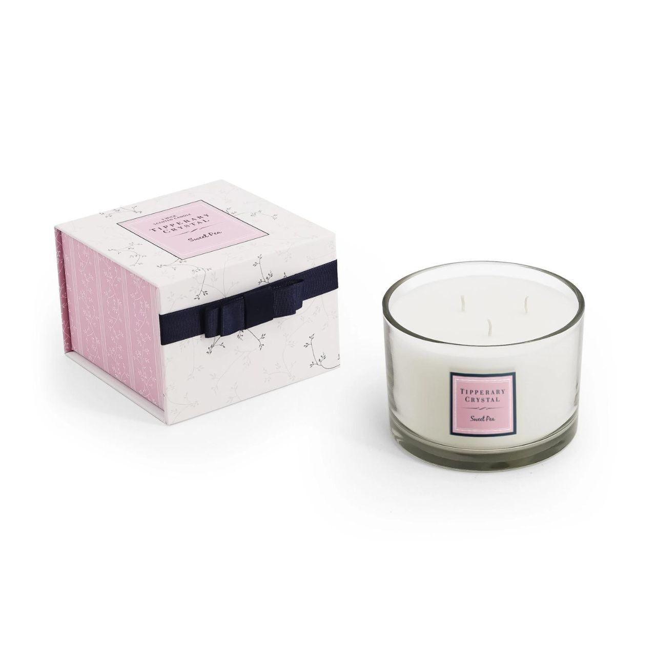 Tipperary Crystal Jardin Collection 3 Wick Candle - Sweet Pea This is a beautifully designed Sweet Pea fragranced candle. Indulge yourself with the fresh floral fragrance of sweet pea with a base of precious woods.