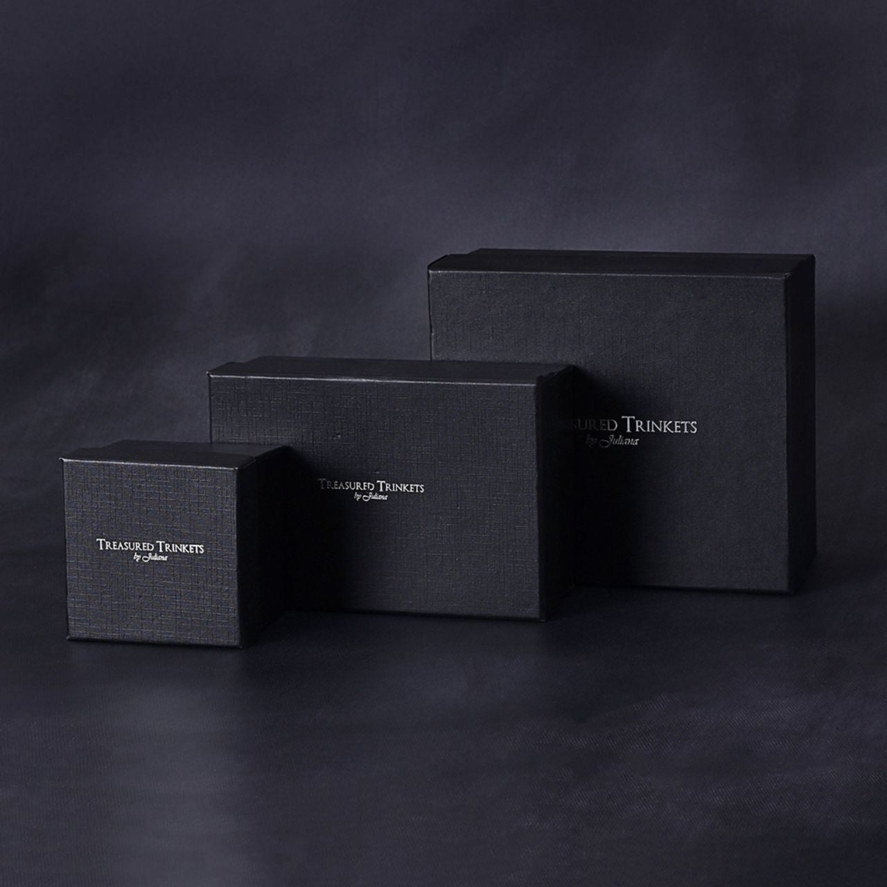 Treasured Trinkets - Pair of Kingfishers A pair of kingfishers trinket box from Treasured Trinkets by STRATTON®. This eye-catching trinket box makes a true statement piece for any bedroom.