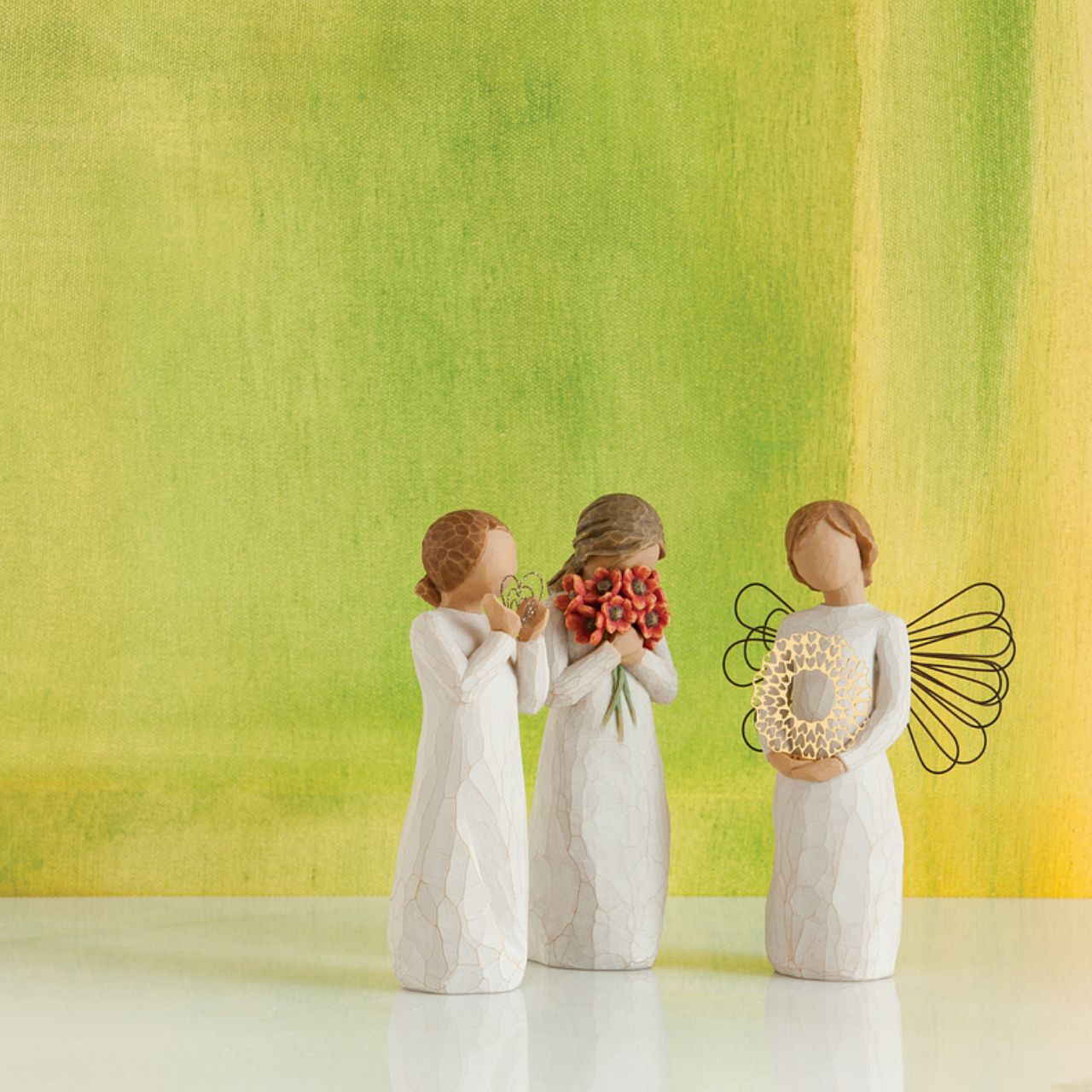 Willow Tree Lots of Love Willow Tree is an intimate line of figurative sculptures representing sentiments of love, closeness, healing, courage, hope...all the emotions we encounter in life. This figure has universal appeal in both symbol and sentiment.