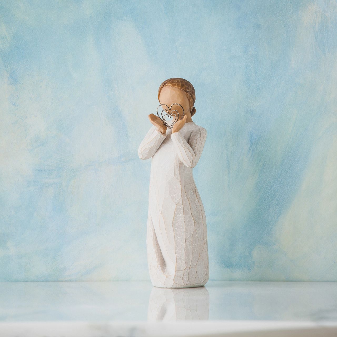 Willow Tree Lots of Love Willow Tree is an intimate line of figurative sculptures representing sentiments of love, closeness, healing, courage, hope...all the emotions we encounter in life. This figure has universal appeal in both symbol and sentiment.