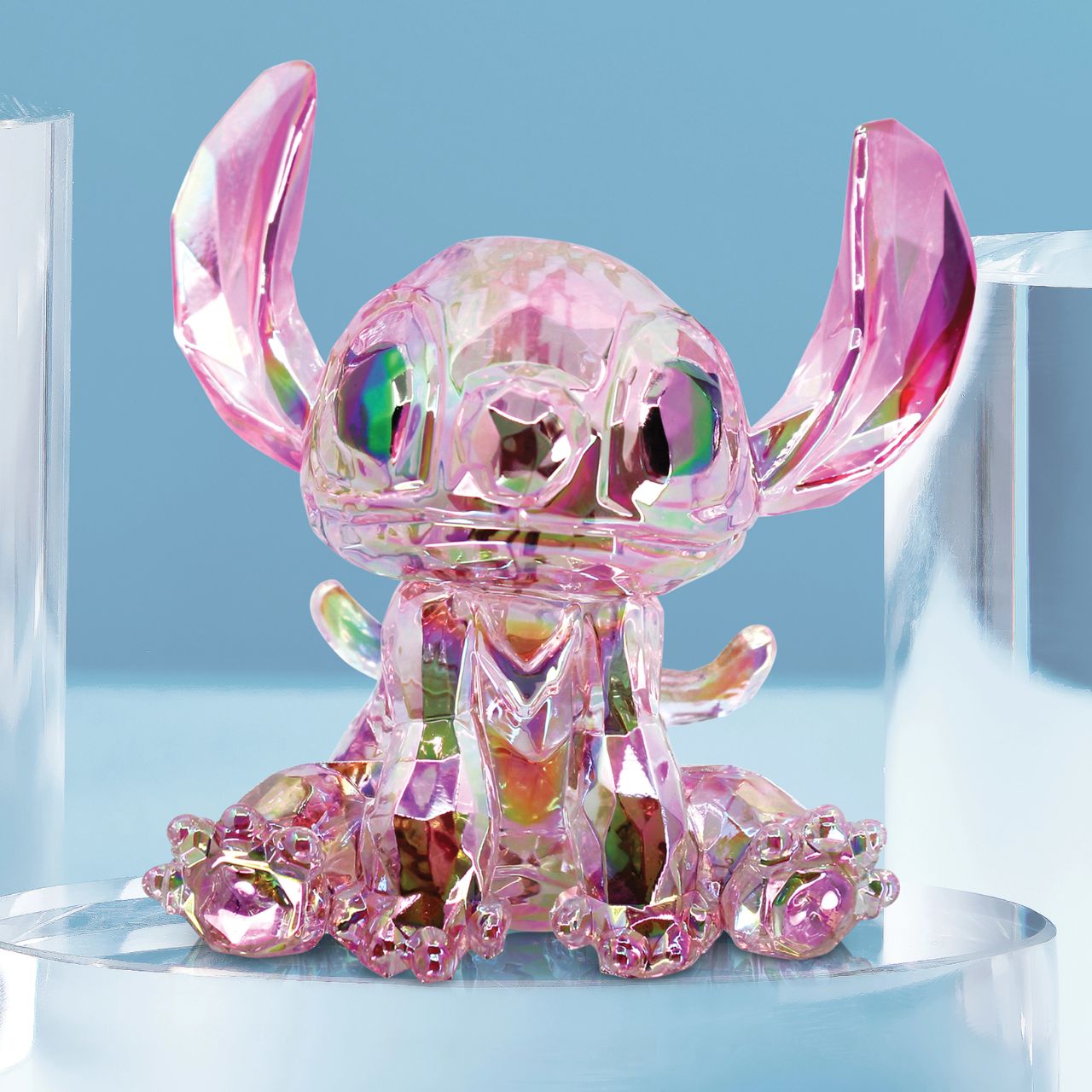 Celebrate your love for Disney with this "gem-cut" acrylic sculpture of your favourite character: Angel. The girlfriend of the naughty alien Stitch, she is sure to be a popular piece in your home collection. Comes in a branded gift box.