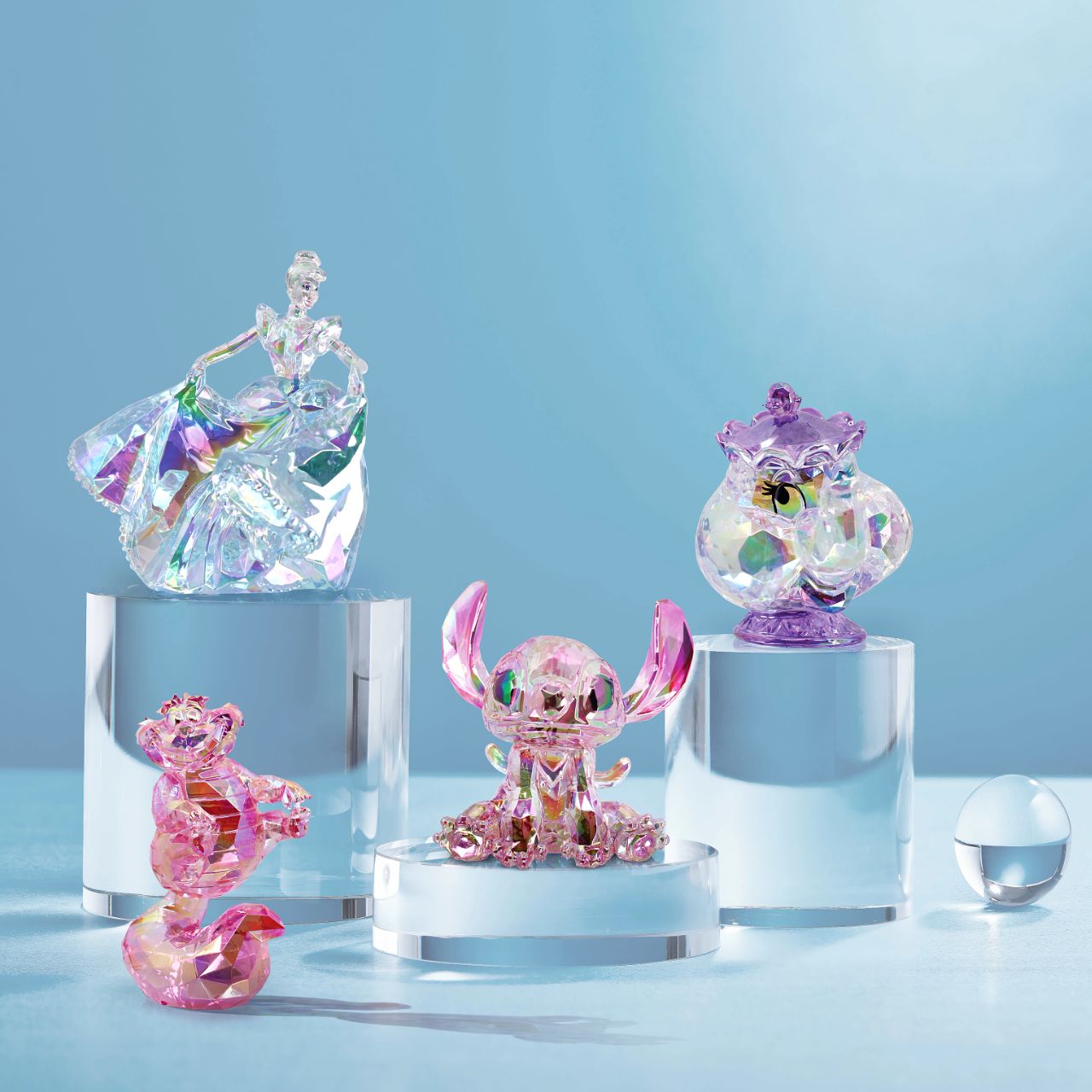 Celebrate your love for Disney with this "gem-cut" acrylic sculpture of your favourite character: Angel. The girlfriend of the naughty alien Stitch, she is sure to be a popular piece in your home collection. Comes in a branded gift box.