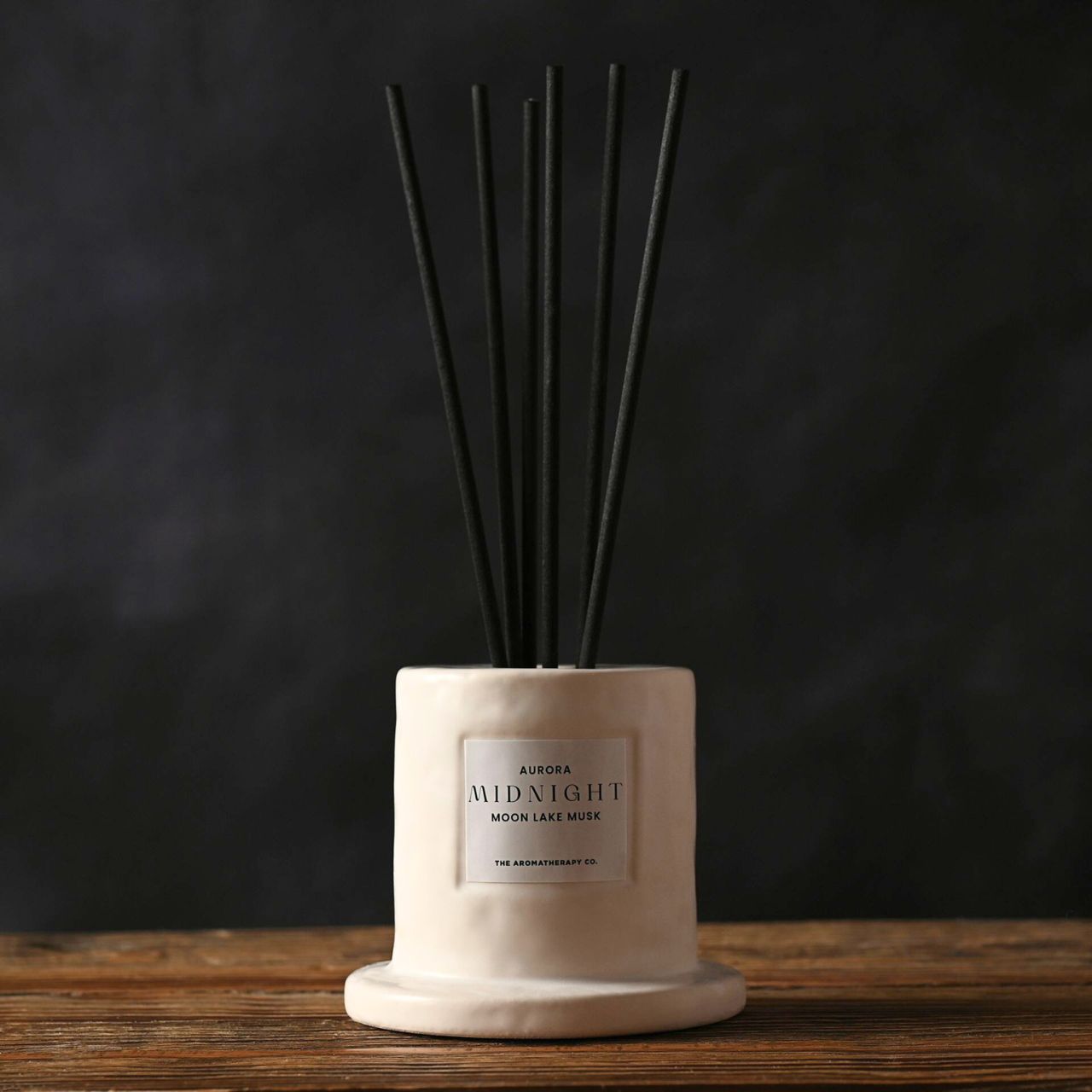 As dawn breaks, this new addition to the Aurora range provides the opulent relaxation of moon lake musk.