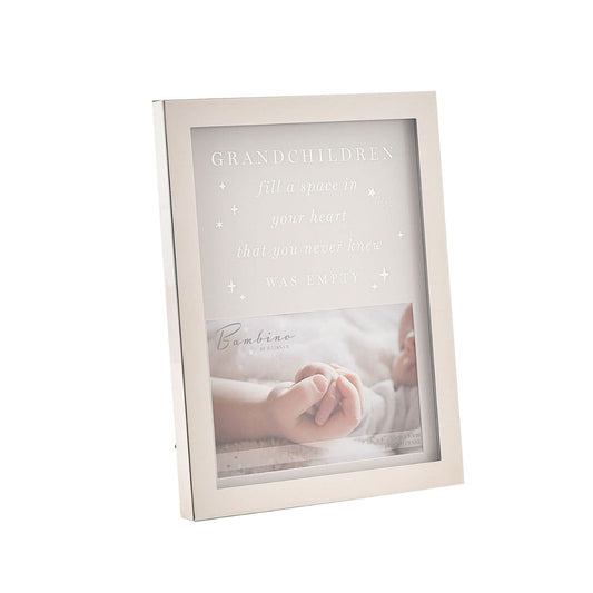 This exquisite landscape frame is an optimal way to beautifully present the photograph of new family arrivals.