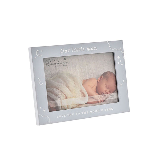 This exquisite landscape frame is an optimal way to beautifully present the photographs of a new-born son.