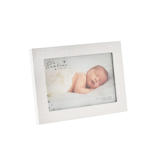 This exquisite landscape frame is an optimal way to beautifully present the photographs of new family arrivals.