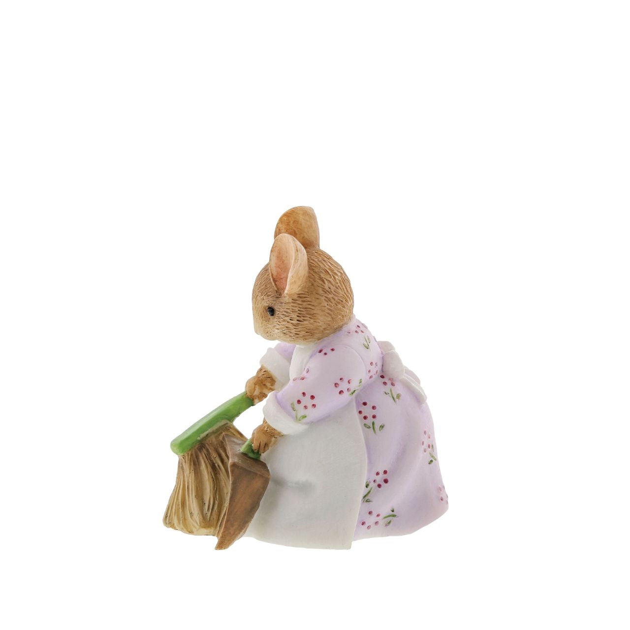 This charming Hunca Munca figurine, showing a mother mouse sweeping. An iconic pose, taken directly from The Tales of Beatrix Potter, helping to bring the featured characters to life. Presented in a branded box. Material: cast stone.