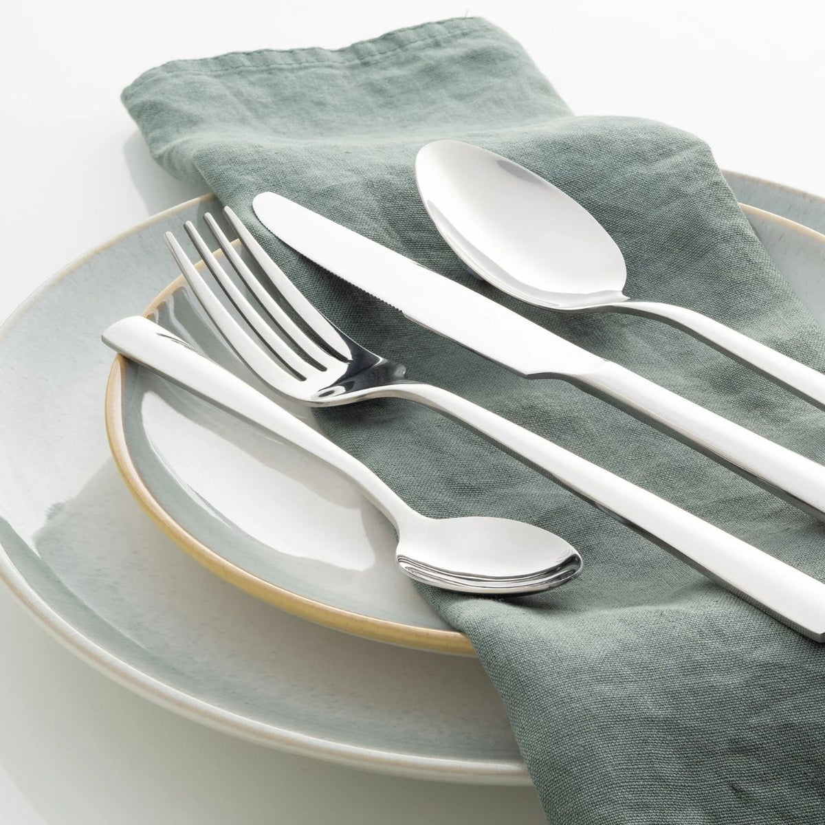 This simplistic and timeless set has been crafted from stainless steel and designed to fit seamlessly with any style, ideal for everyday use as well as special occasions. Nova is beautifully presented in a canteen style box making it a perfect substantial gift.