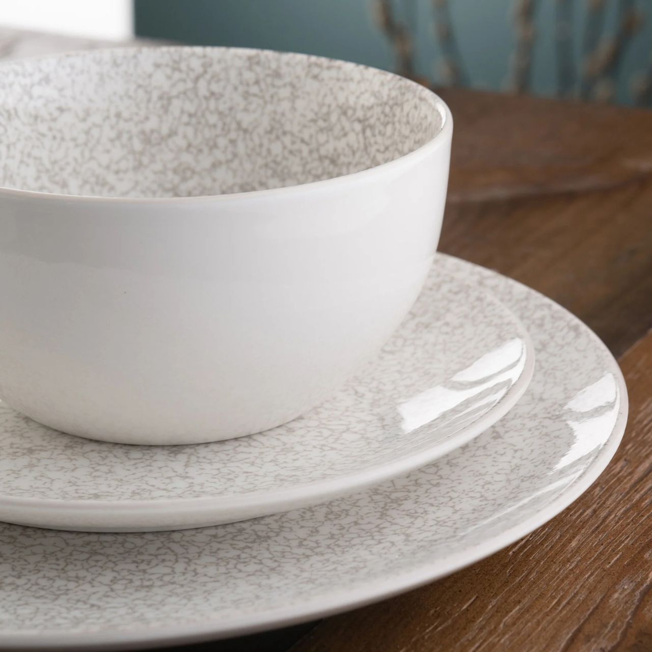 Terra features an organic, earthy pattern in a subtle warm grey tone, fitting seamlessly into your home. Suitable for microwave and dishwasher making it ideal for everyday use.