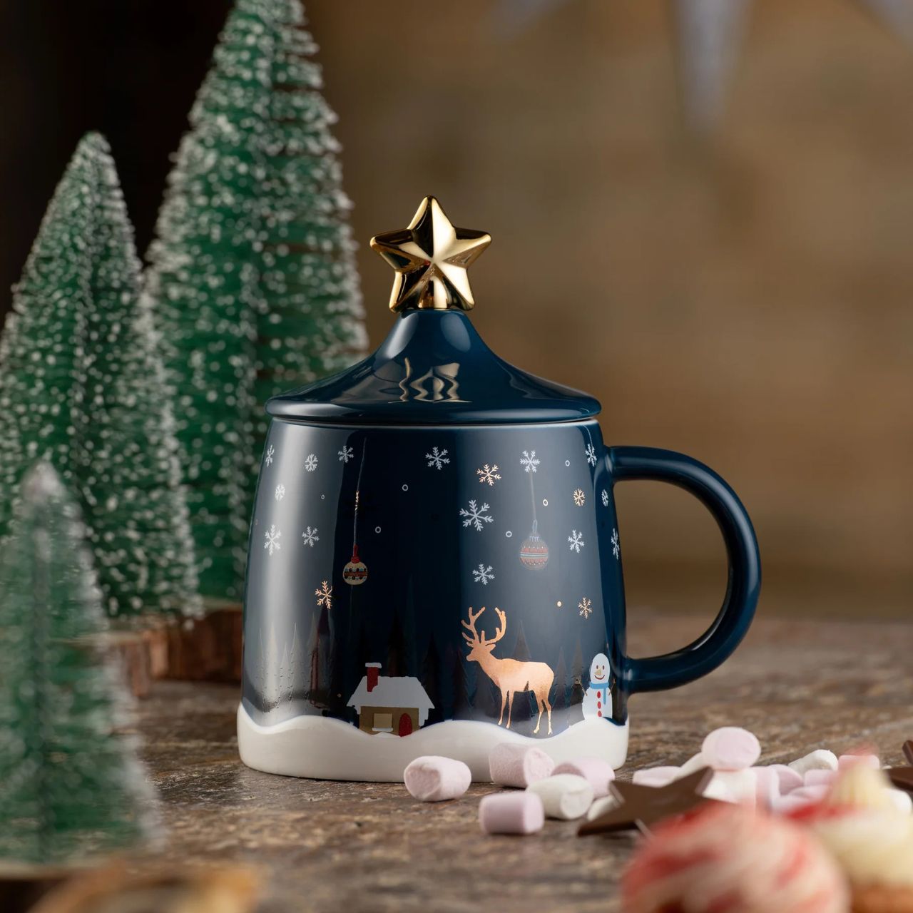 This cute 3-piece set includes a mug, a lid and a stirrer, when fully assembled it creates a cute winter scene with a star detail and gold accents.
