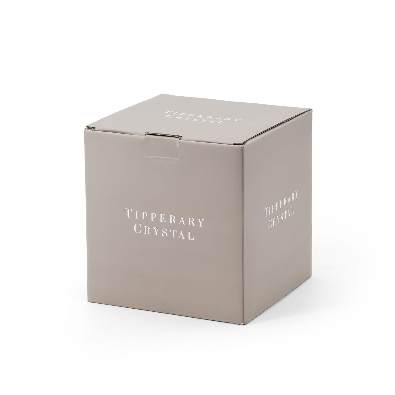 This Belvedere Ice Bucket by Tipperary is expertly designed to keep your ice colder for longer periods of time. You can enjoy refreshing drinks without worrying about the ice melting quickly. Elevate your entertaining experience with this sleek and functional ice bucket.