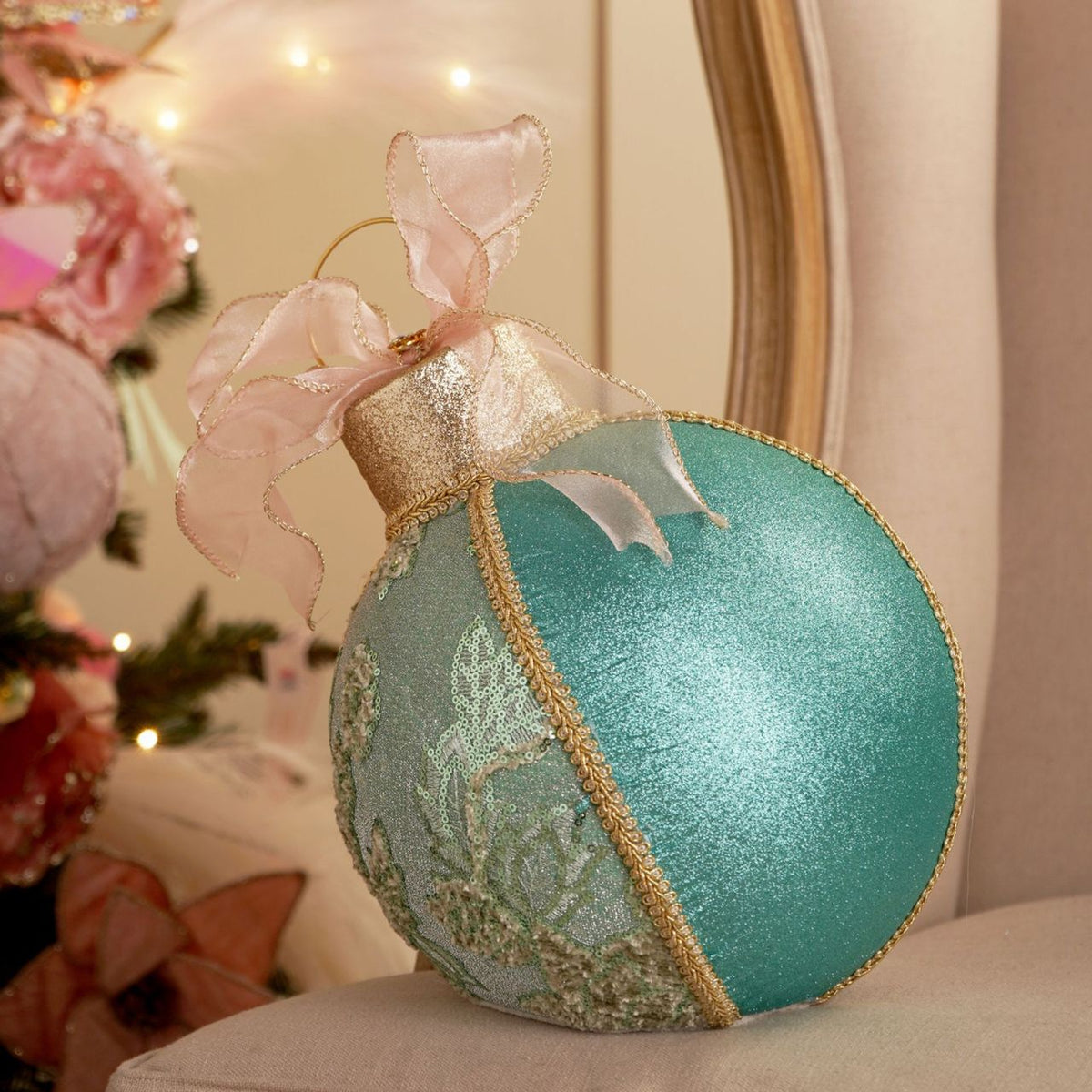 Introducing the Big Bauble Decoration - 31cm, an enchanting centrepiece that's brimming with romantic festive charm.