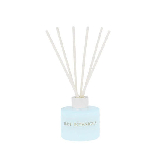 This gorgeous and refreshing scent is so perfect for summer. A stunning mix of fresh bluebells with notes of lemon and freesia make this so, light, refreshing and simple.