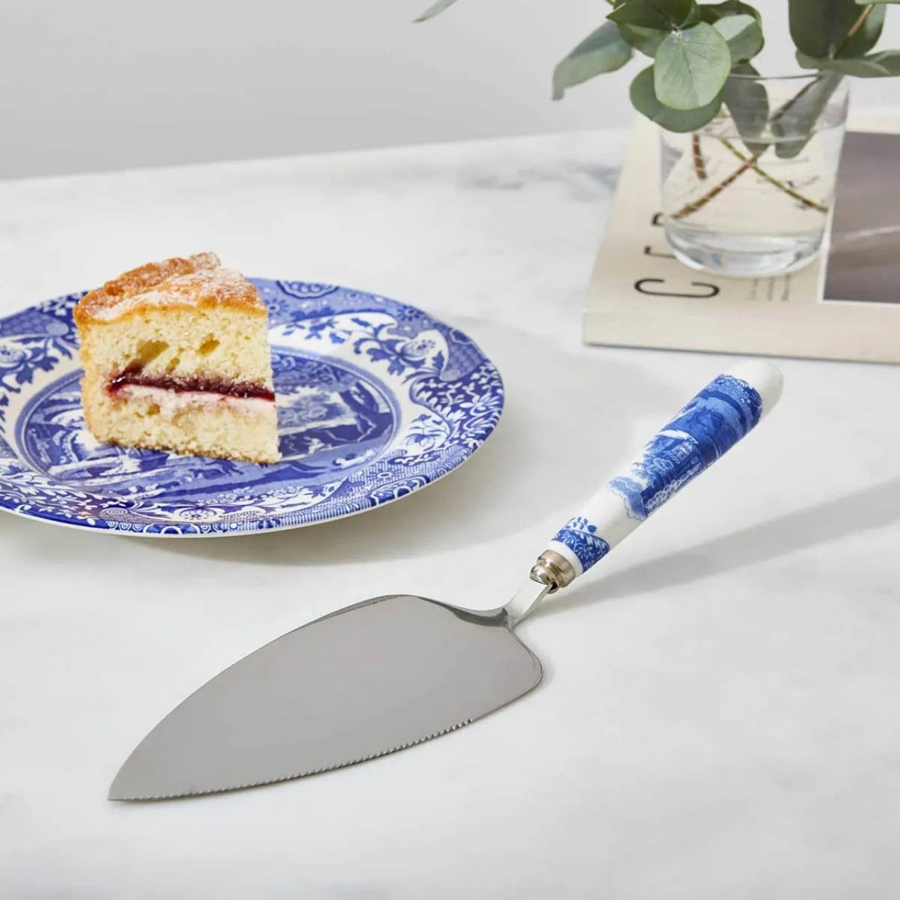 Spode’s extraordinary Blue Italian design is known for bringing effortless charm and timeless style to homes across the globe since 1816.