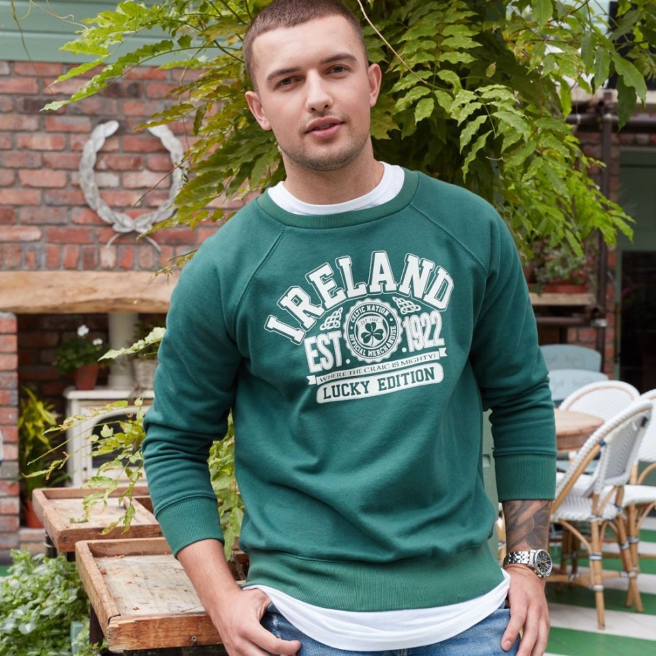 This bottle green unisex sweatshirt is a part of the Traditional Craft Official Collection. It is a relaxed fit and features a printed Ireland logo with a "Celtic Nation" crest and small Celtic designs above the year the Republic was founded.