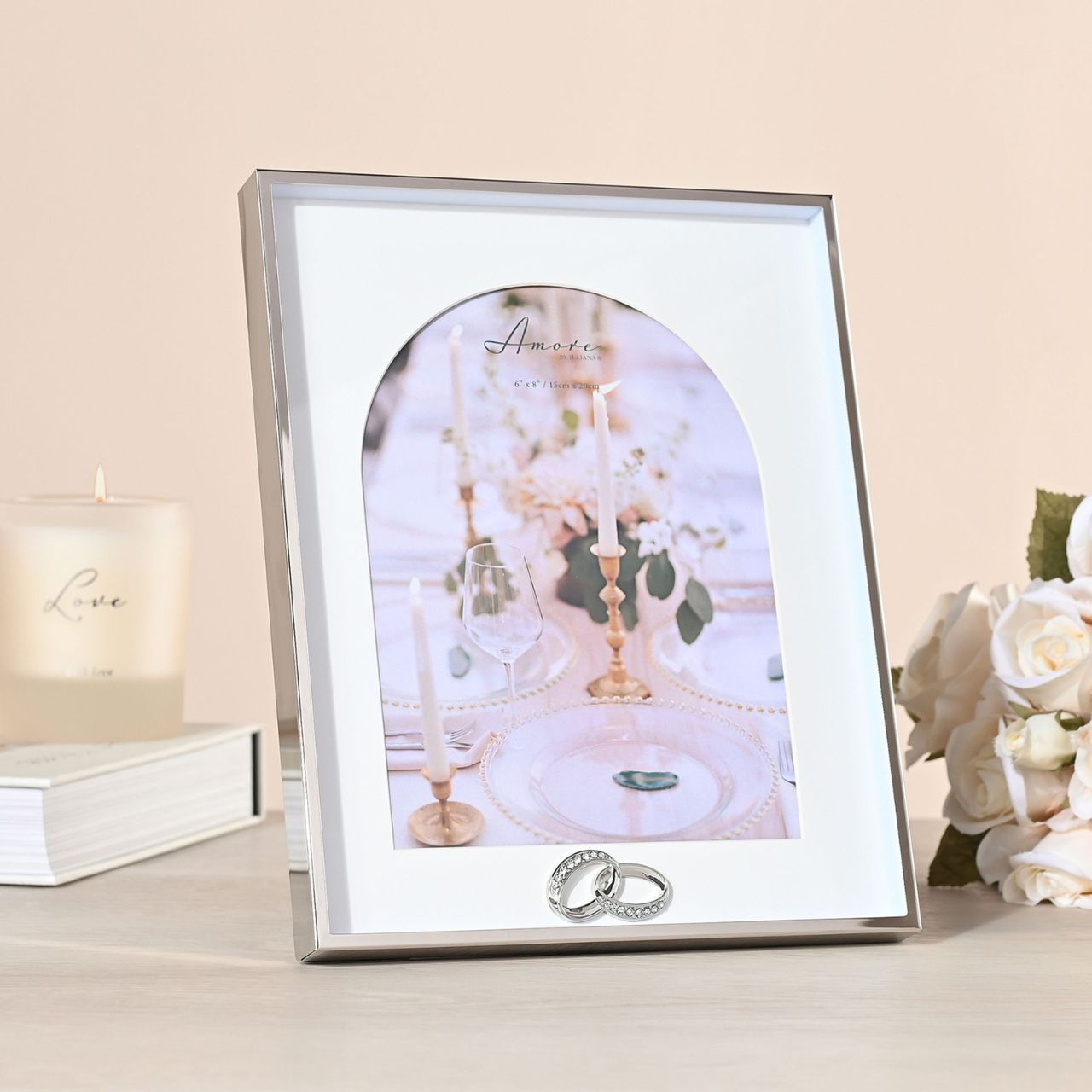 Introducing the AMORE BY JULIANA Box Arch Photo Frame with Rings, an exquisite addition to your collection of wedding and anniversary gifts.