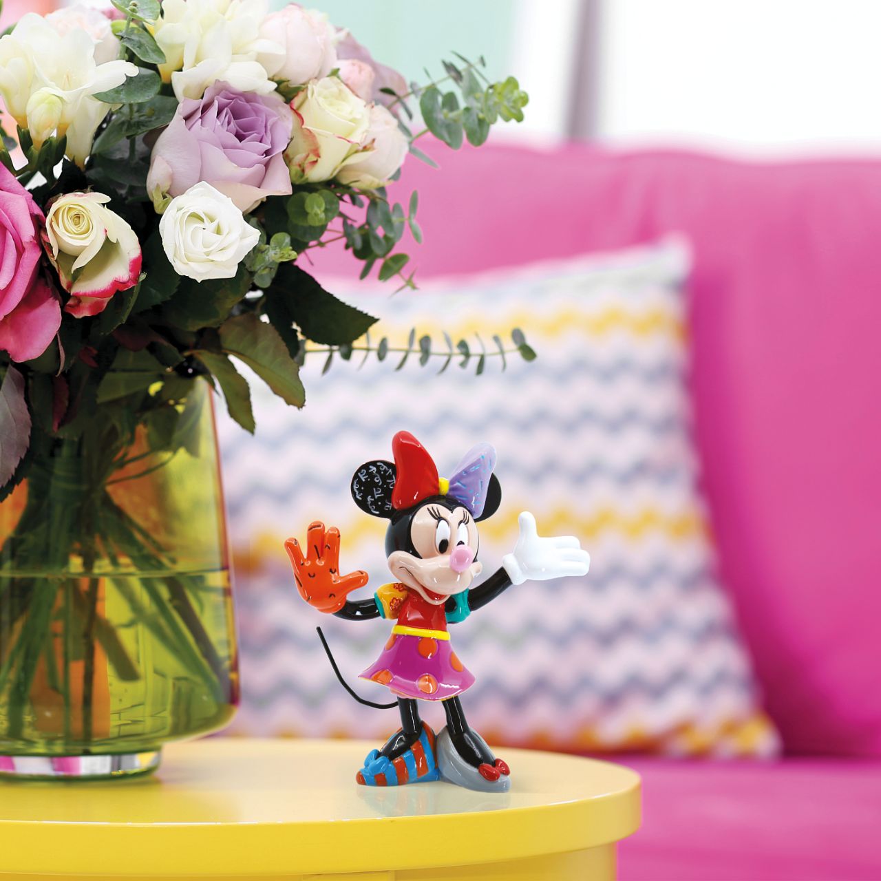 Pop artist Romero Britto reinterprets Minnie Mouse in his iconic pop art palette of bright colours and happy hues. Figurine is made from cast stone. Product is supplied in branded gift box. Unique variations should be expected as product is hand painted.