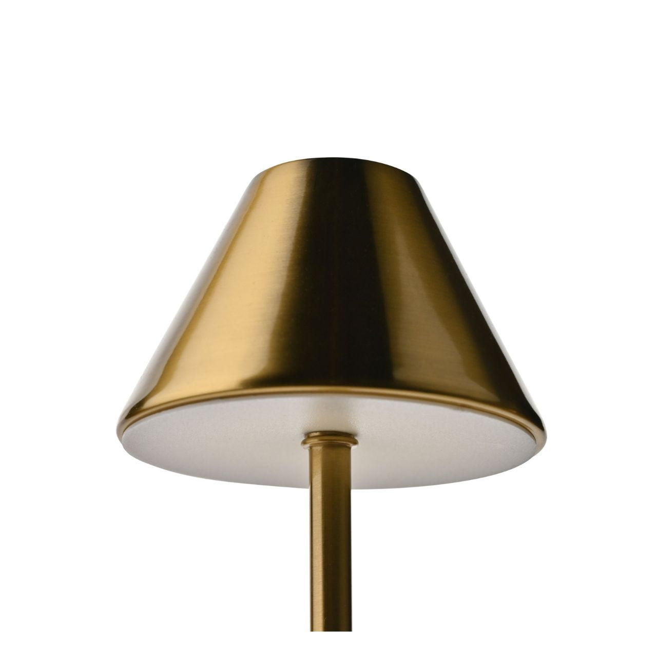 The lamp is adorned with a stunning bronze colour, exuding a timeless appeal that seamlessly fits into a variety of interior aesthetics.