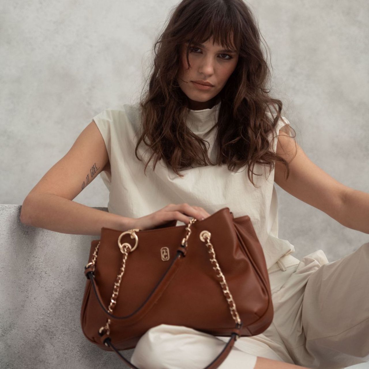 This Tipperary Regency Handbag in Brown is a must-have for any fashion-forward individual. With its elegant design and expert craftsmanship, it exudes sophistication and style. The premium brown leather, sturdy construction, and spacious interior make it both practical and luxurious. Enhance your wardrobe with this timeless accessory.