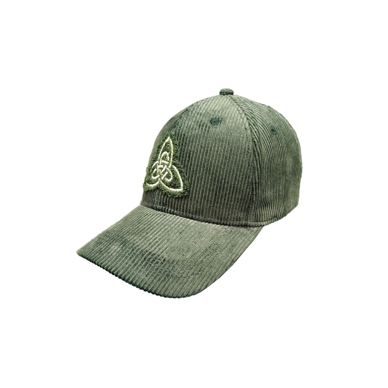 A cord baseball cap with Celtic knot styling for a fresh take on an Ireland-inspired classic. Easy to wear and ideal for adding texture to casual outfits. Great for travel, gifting, and everyday use.