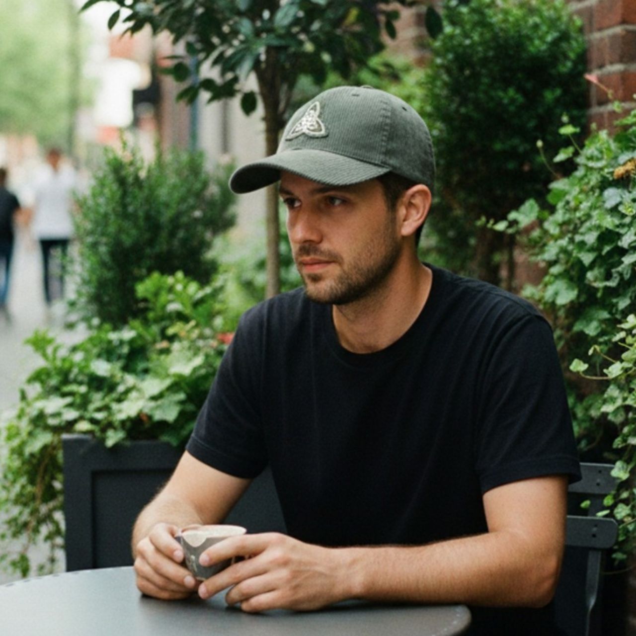 A cord baseball cap with Celtic knot styling for a fresh take on an Ireland-inspired classic. Easy to wear and ideal for adding texture to casual outfits. Great for travel, gifting, and everyday use.