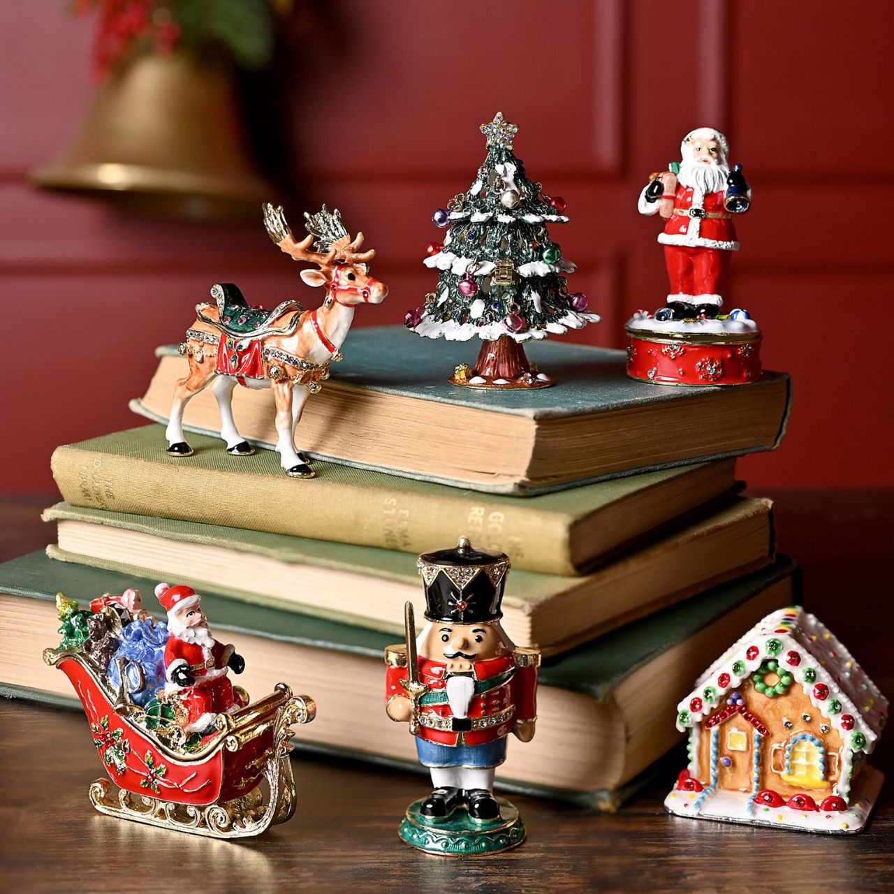 Introducing the Santa’s Sleigh Trinket Box by Stratton Treasured Trinkets, a delightful piece that captures the spirit of the festive season.