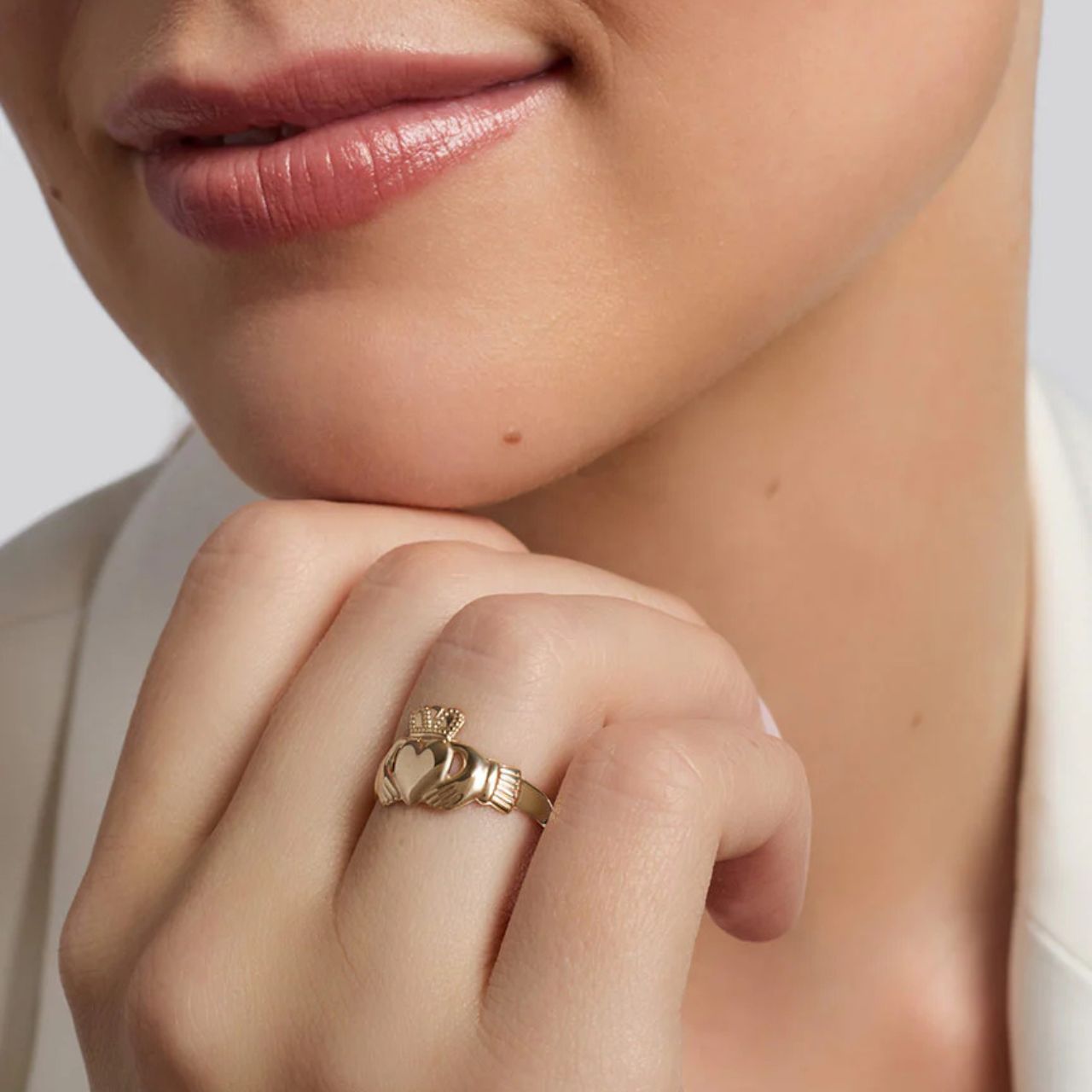 The Claddagh tells a tale of devotion, echoing the words of the Irish sailor who first crafted it for this sweetheart: “With these hands, I give you my heart, and I crown it with my love.” This light yellow gold Claddagh ring is the perfect gift for the one you love.