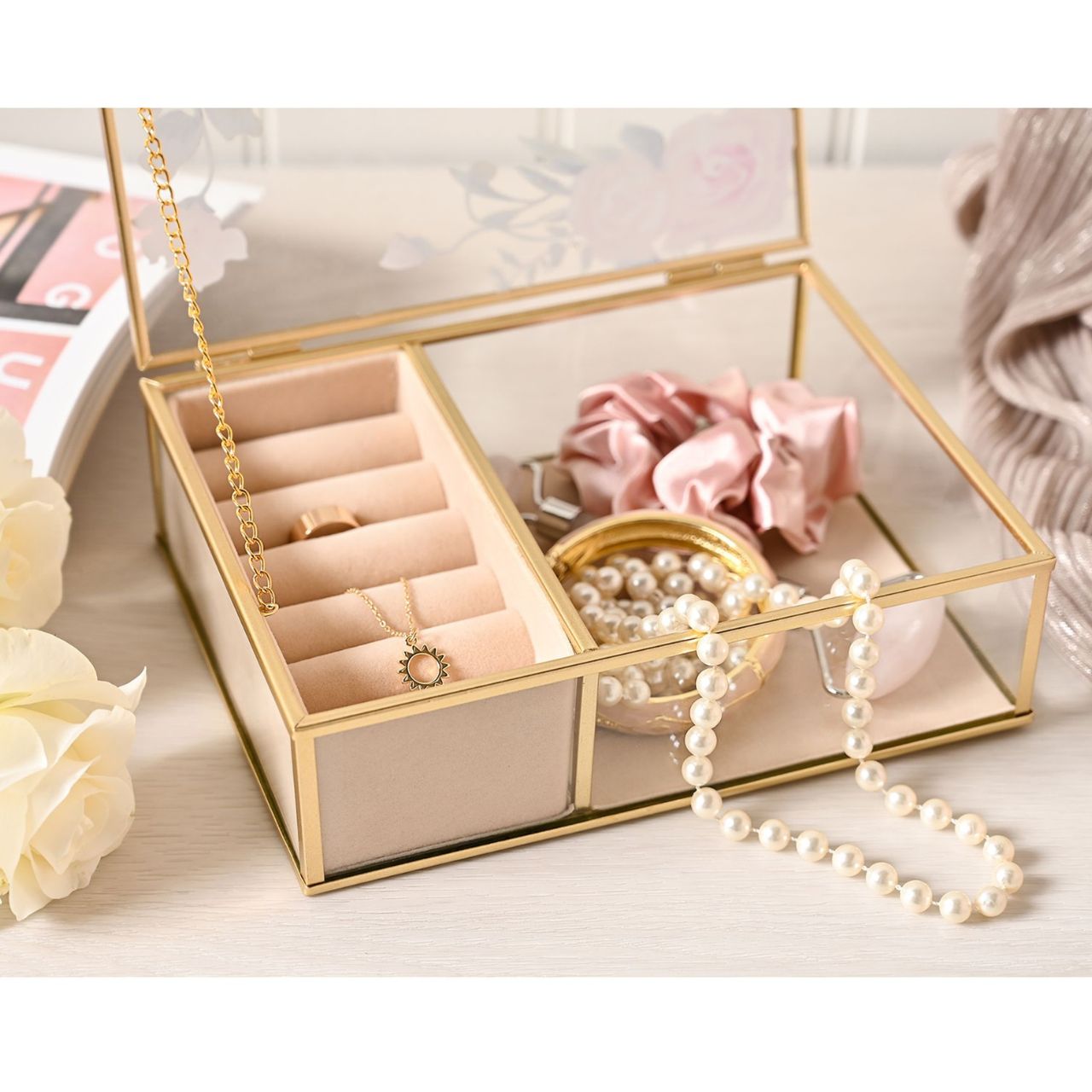 Keep jewellery safe and looking splendid with this Large Classic Floral Glass Jewellery Box, from the SOPHIA Classic Collection.
