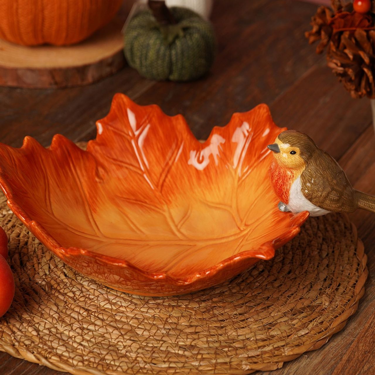 Crafted from ceramic and featuring a robin perched on a detailed leaf, it’s perfect for serving seasonal fruits, vegetables, or snacks.
