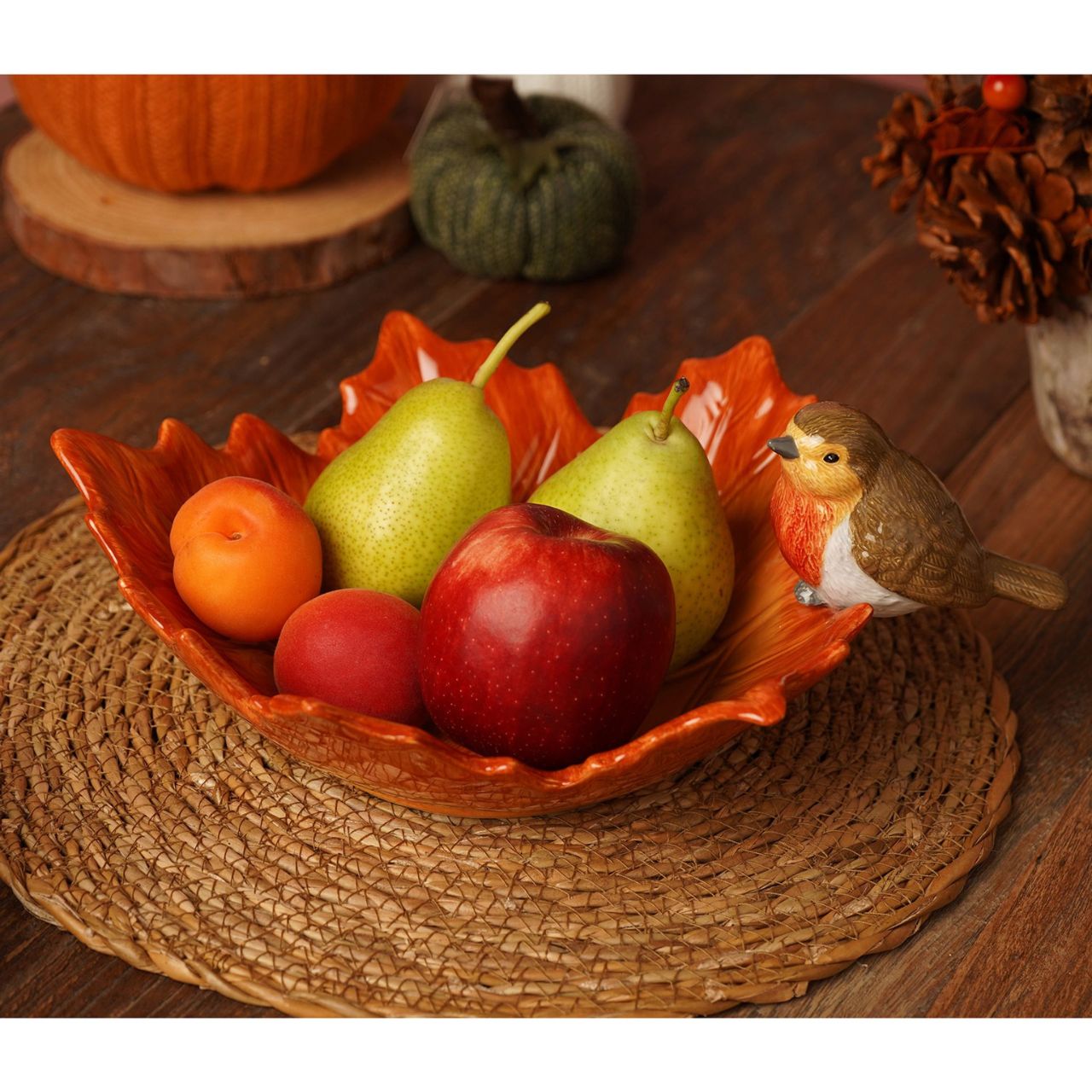 Crafted from ceramic and featuring a robin perched on a detailed leaf, it’s perfect for serving seasonal fruits, vegetables, or snacks.