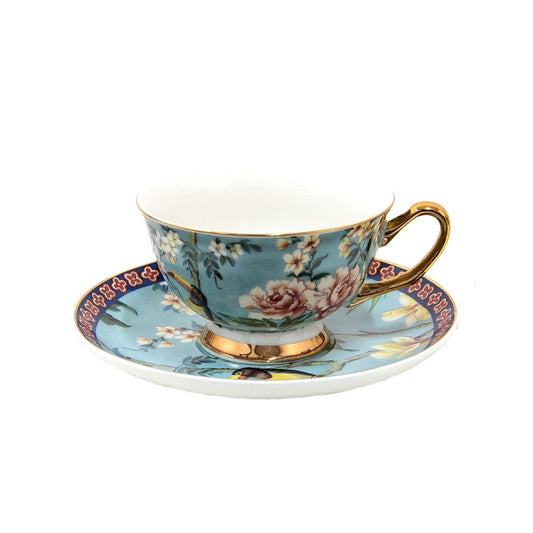 An elegant high-tea or simply a tea lover? Your tea will taste even better with our cups and saucers! Our cups come in the most unique designs; covered with antique, vintage, or cute prints. But we also have plain cups and saucers with a stylish design for those who don’t like prints that much. Great for a cup of cappuccino!
