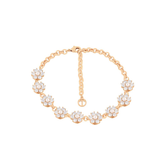 Elevate your elegance with the Tipperary Daisy CZ & Pearl 9 Daisy Bracelet in Gold. This refined piece showcases nine delicate daisies adorned with shimmering cubic zirconia and lustrous pearls, perfectly blending classic charm with modern sophistication.