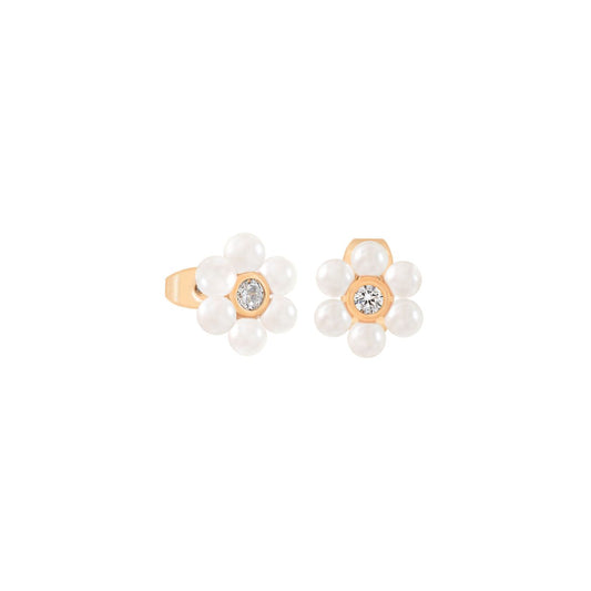 Elegant and timeless, the Tipperary Daisy Pearl Stud Gold Earrings feature delicate 1cm pearls set in refined gold. Their subtle size and classic design offer a sophisticated touch, perfect for enhancing any ensemble with understated luxury.