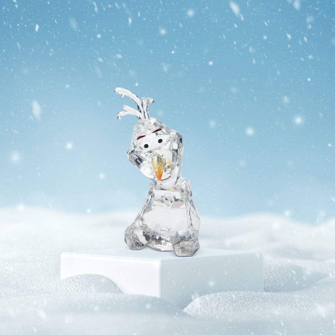 Disney Frozen Olaf Facets  Celebrate your love for Disney with this "gem-cut" acrylic figurine of your favourite Frozen character: Olaf. Olaf is the benevolent enchanted snowman created by Elsa. He can reassemble his body.