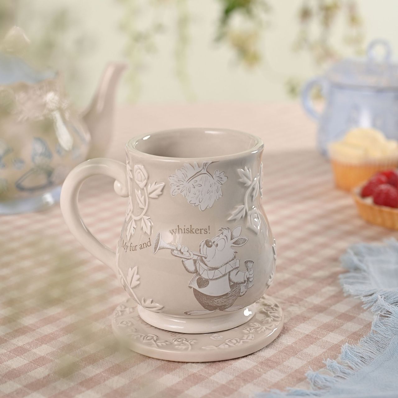 An enchanting Disney Alice in Wonderland Embossed Mug – White Rabbit. Designed by Widdop and Co. this officially licensed product is tailor-made for superfans.