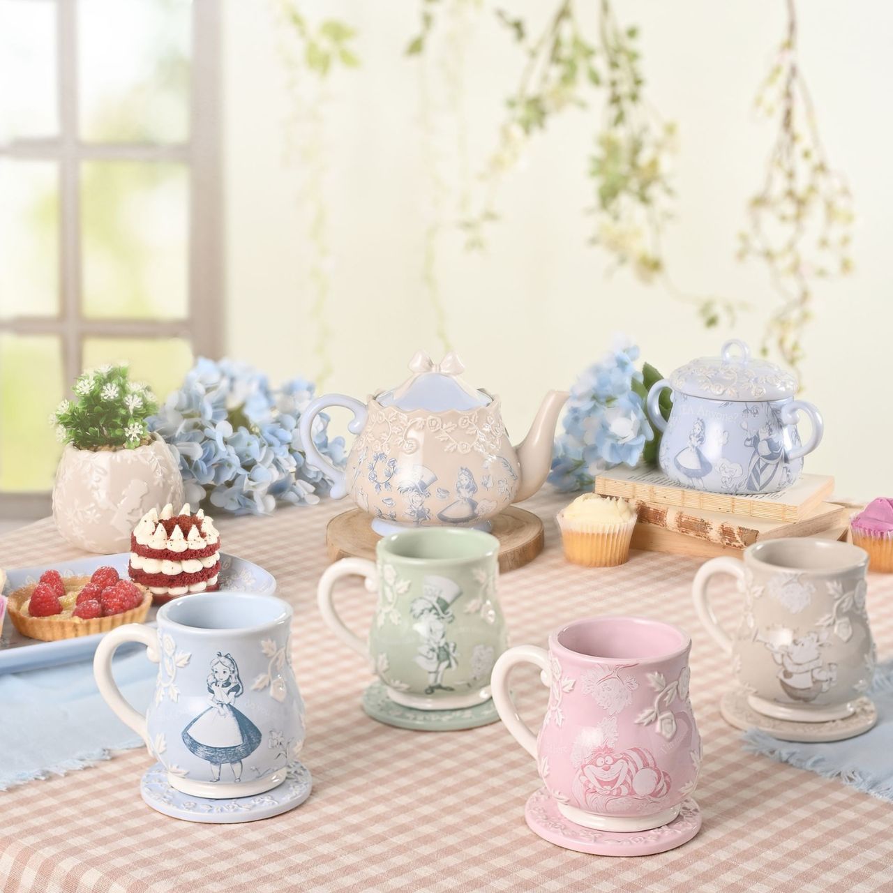 An enchanting Disney Alice in Wonderland Embossed Mug – Mad Hatter. This officially licensed product is tailor-made for superfans.