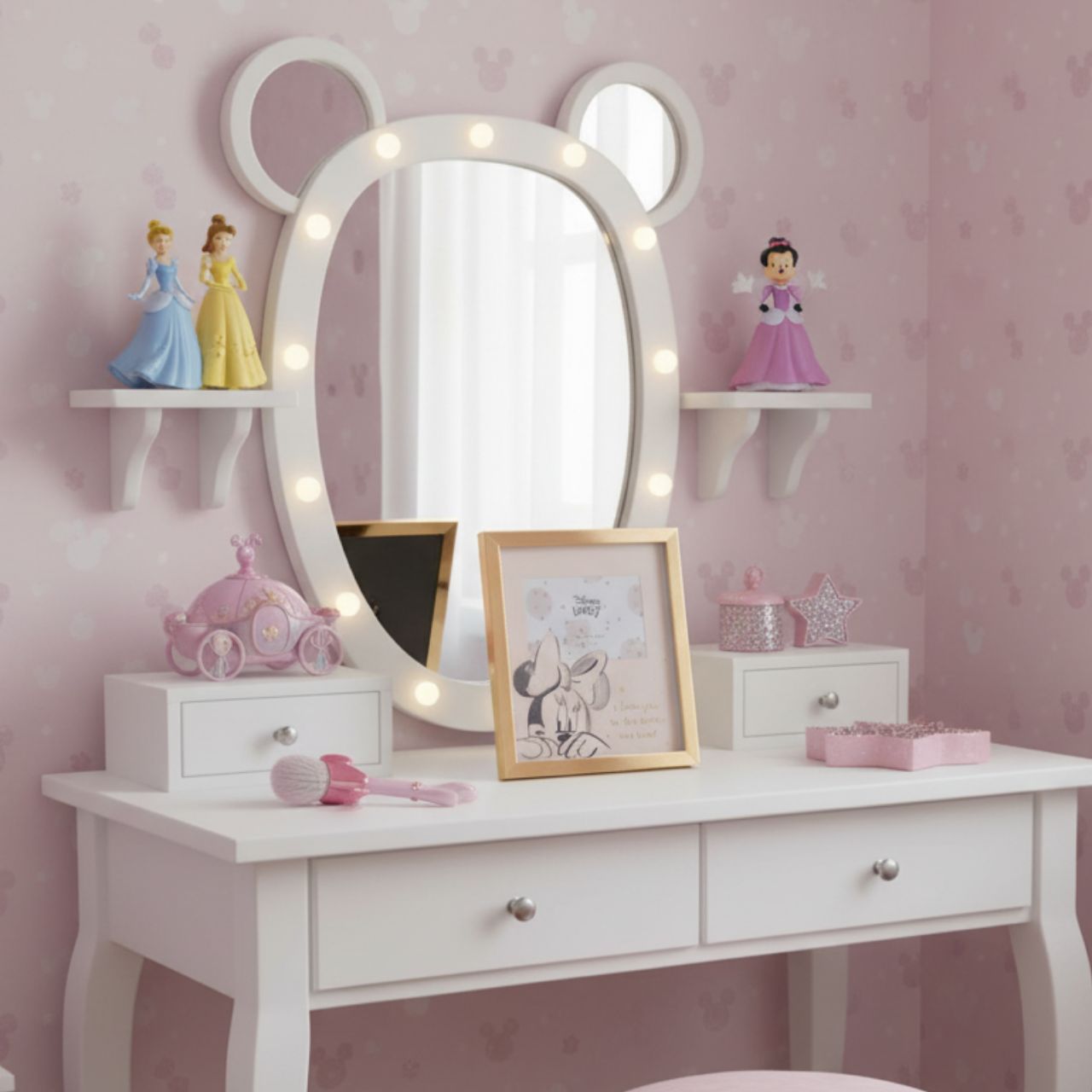 Complete with a heart warming sentiment and stunning gold foil details, this frame makes a timeless gift for a new parent.