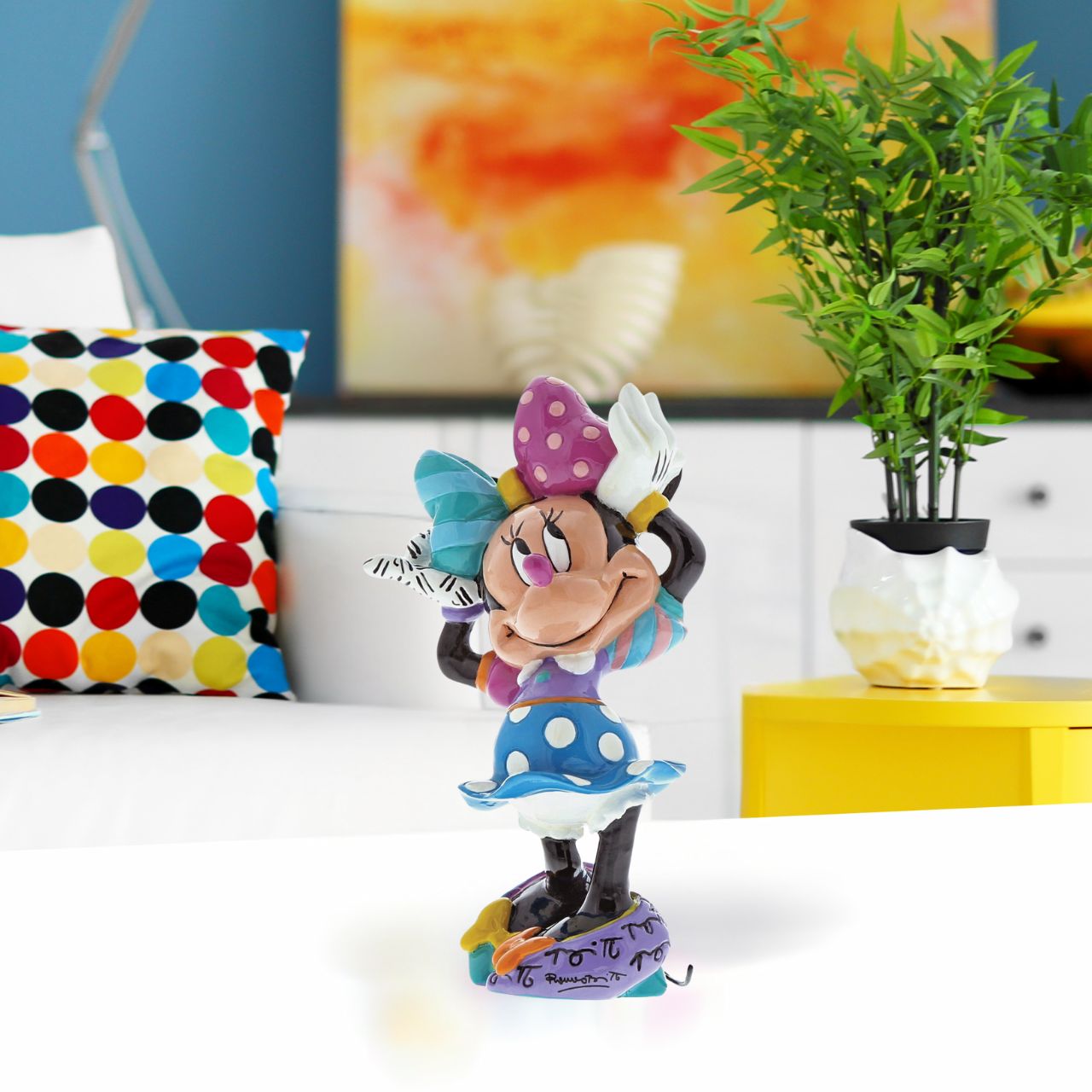 Minnie Mouse is feeling very pretty in her colourful bow and polka dot dress in this fun design by Romero Britto. Set her on your desk, dresser, or nightstand for a quick burst of joy. The cast stone figurine has a high-gloss shiny finish and is presented in a branded gift box.