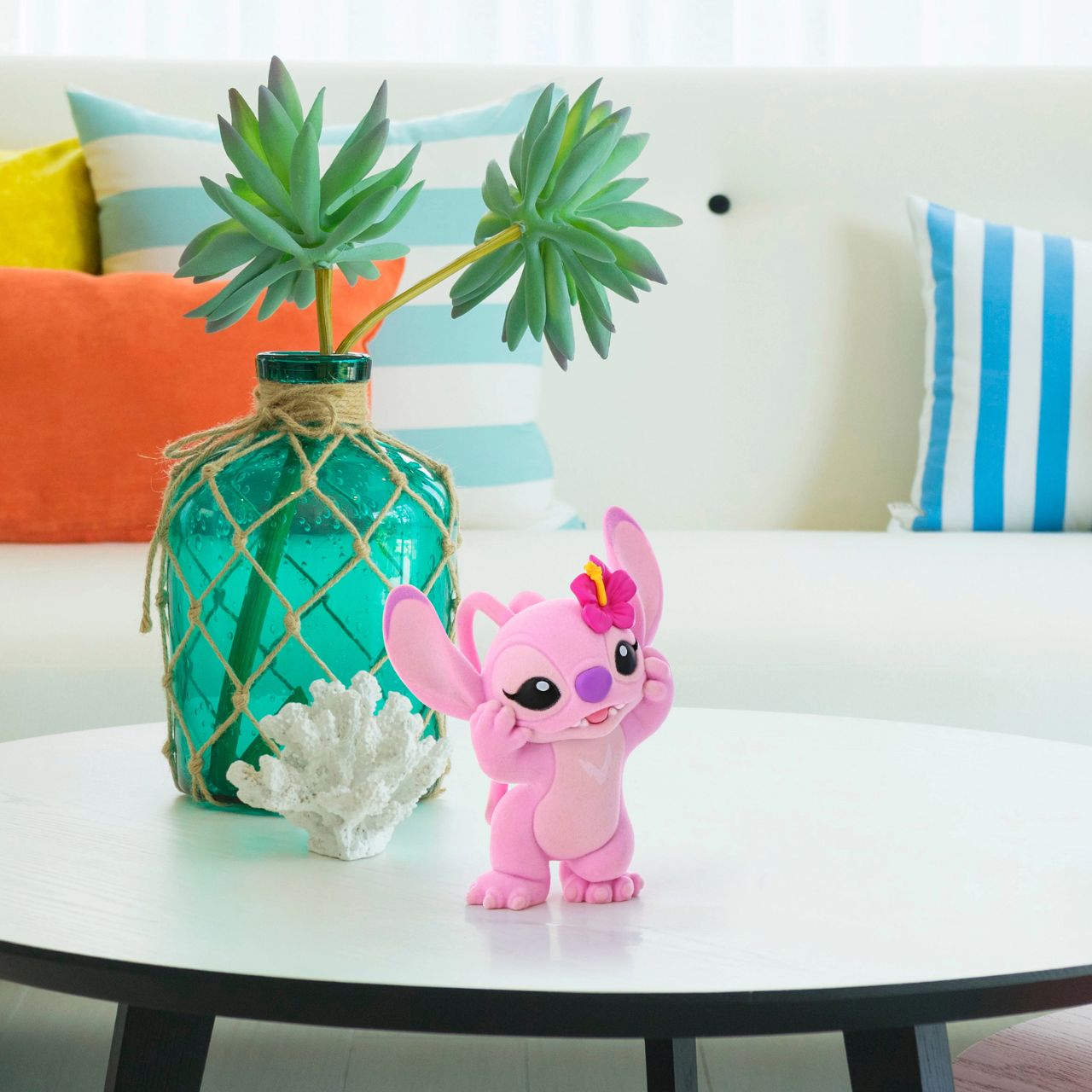 This super cute Angel has a lovely flower tucked behind her ear, ready to get in the party mood. What makes her even more special is that this Angel is flocked, which makes her fuzzy to touch. The girlfriend of Disney's favourite alien Stitch, she is the perfect addition to any collection and this one is sure to make an impact wherever she goes.