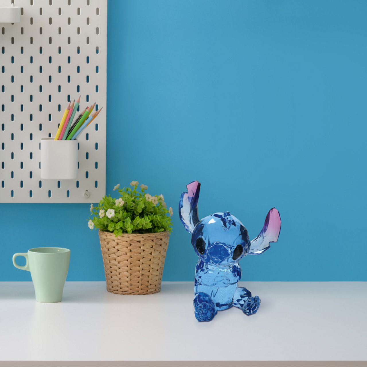 Celebrate your love for Disney with this statement "gem-cut" acrylic sculpture of your favourite Disney character: Stitch. Also known as experiment 626 is the illegal genetic experiment created by Jumba Jookkiba and Stitch's primary function is to destroy everything he touches.