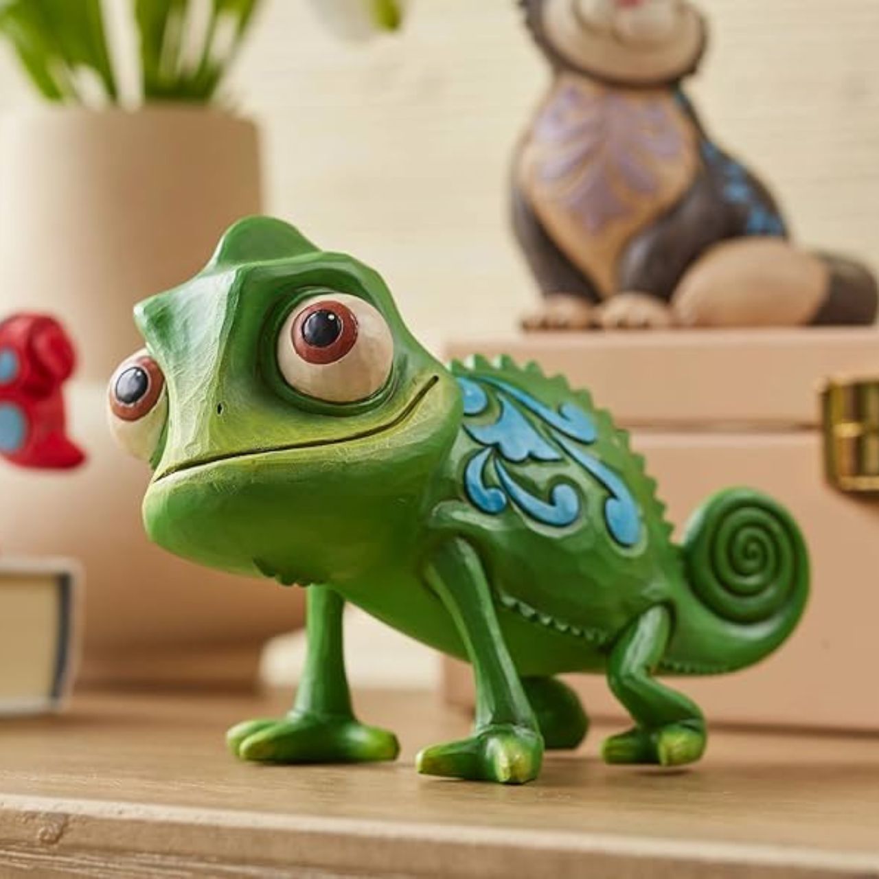 The faithful side-kick of Rapunzel always has her back and is ready for any adventure they may get "Tangled" in. Comes in a fully branded gift box.